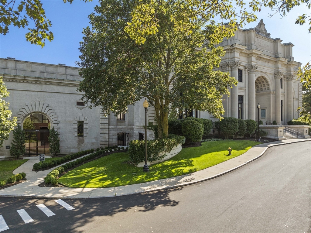 2420 Beacon Street, Unit 401 Boston, MA 02467 - Photo 32 of 41
