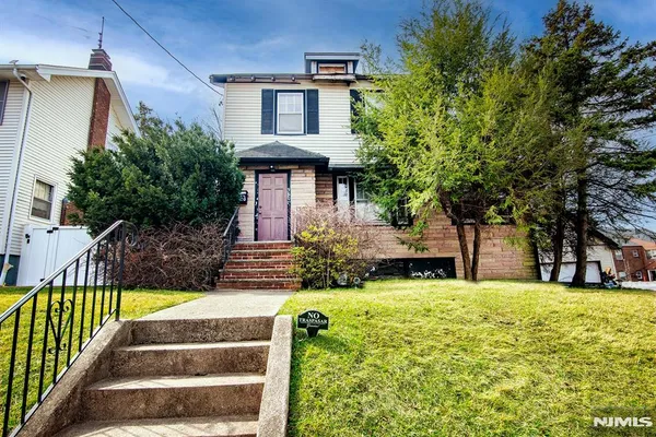 $675,000 | 960 Maple Avenue, Ridgefield, NJ 07657