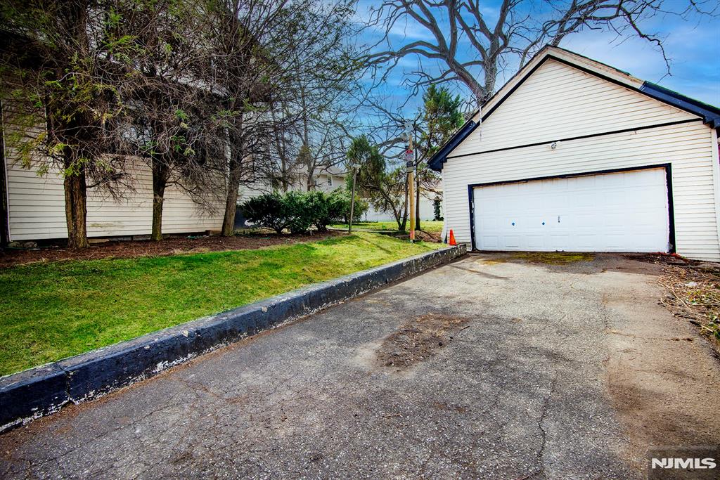 960 Maple Avenue Ridgefield, NJ 07657 - Photo 3 of 8