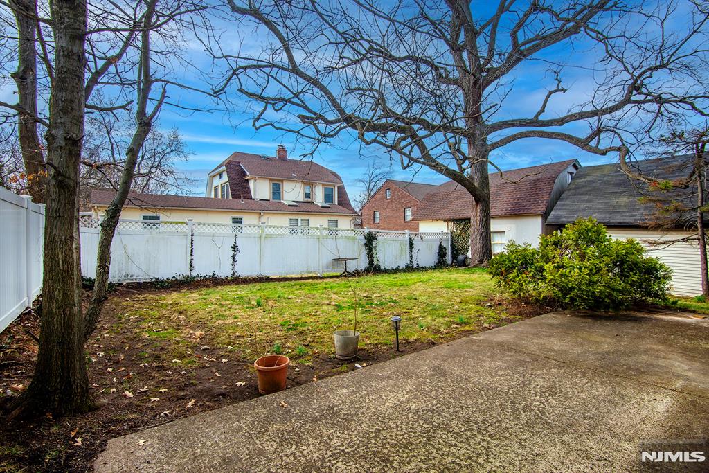 960 Maple Avenue Ridgefield, NJ 07657 - Photo 4 of 8