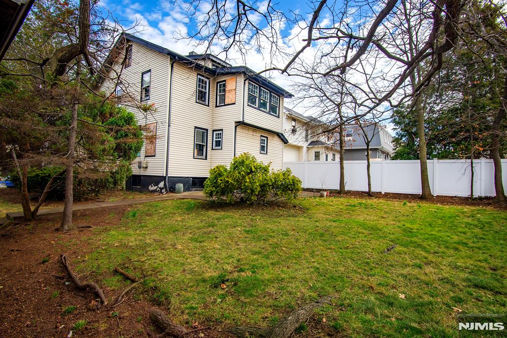 960 Maple Avenue Ridgefield, NJ 07657 - Photo 5 of 8