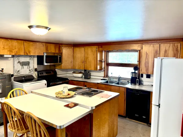 $739,900 | 178 Blackcat Road, Millinocket, ME 04462