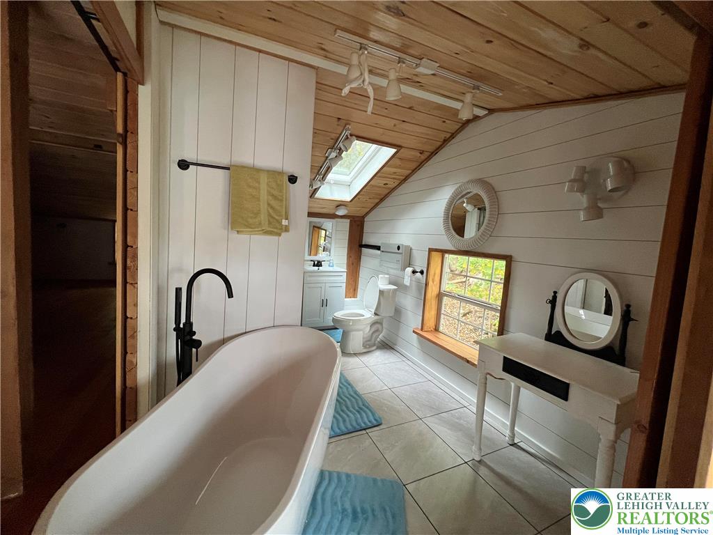 6023 Del Haven Road Bangor, PA 18013 - Photo 17 of 29