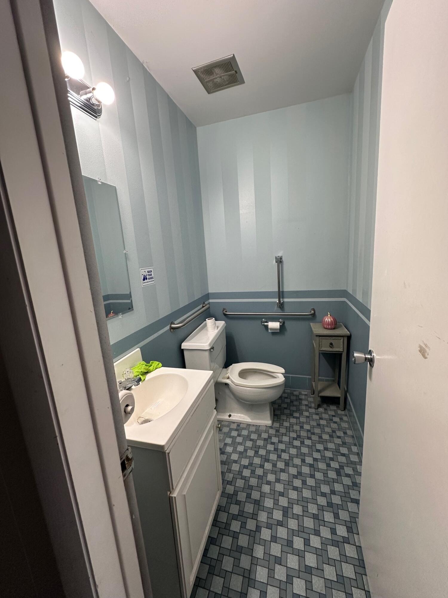 1116 Grove Avenue, Unit 1118 Racine, WI 53405 - Photo 15 of 24 IMG_8500