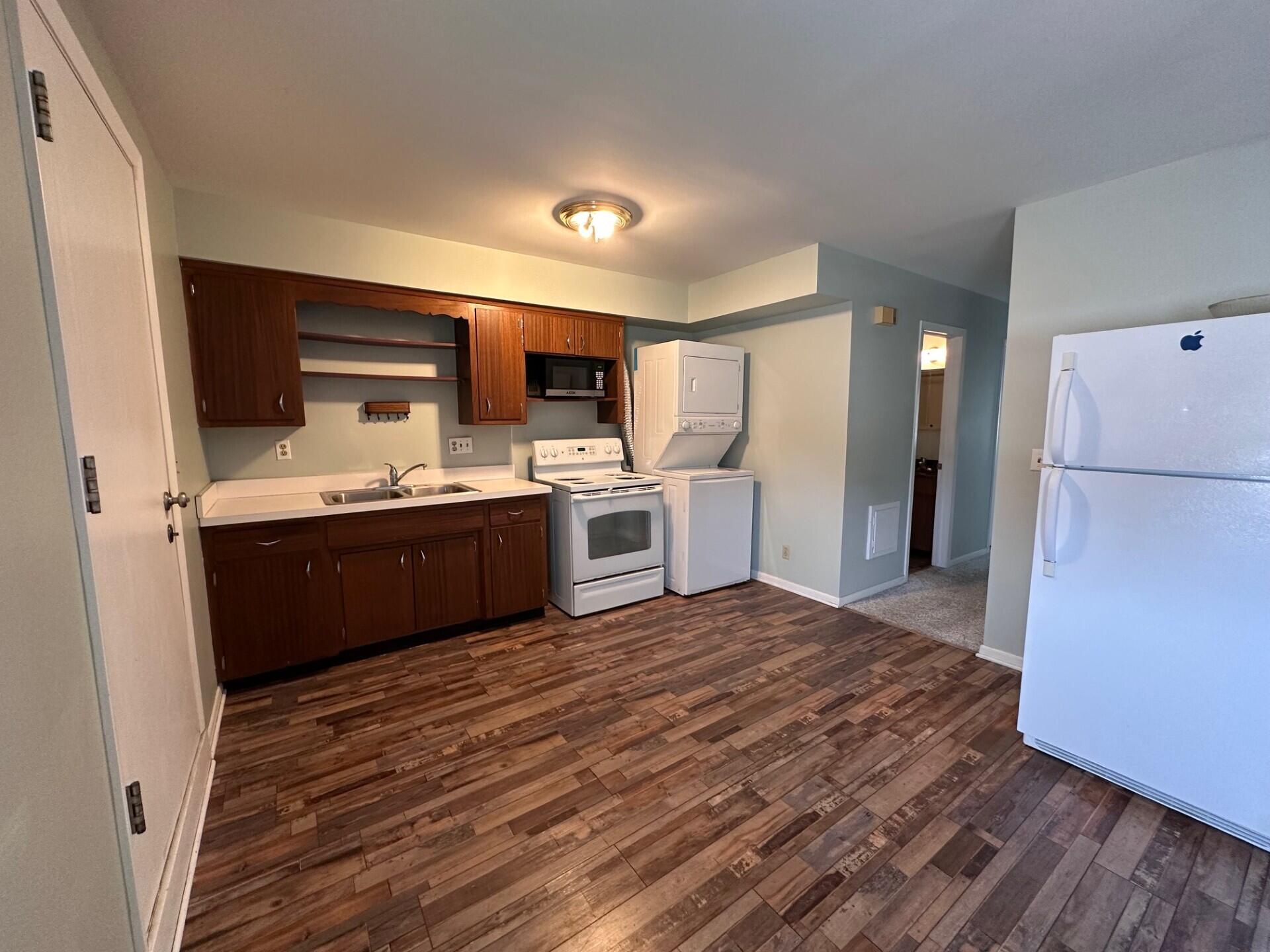 1116 Grove Avenue, Unit 1118 Racine, WI 53405 - Photo 3 of 24 Kitchen 3