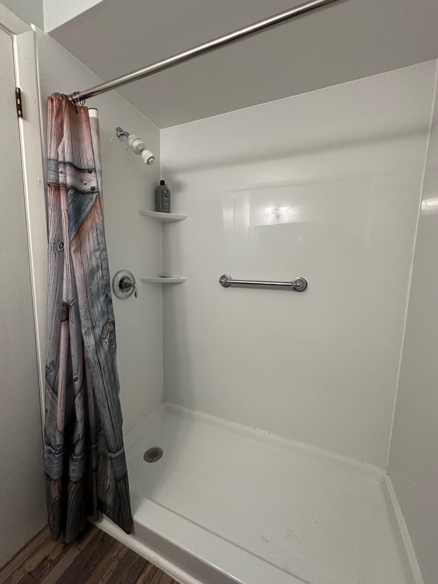 1116 Grove Avenue, Unit 1118 Racine, WI 53405 - Photo 4 of 24 Bath 2