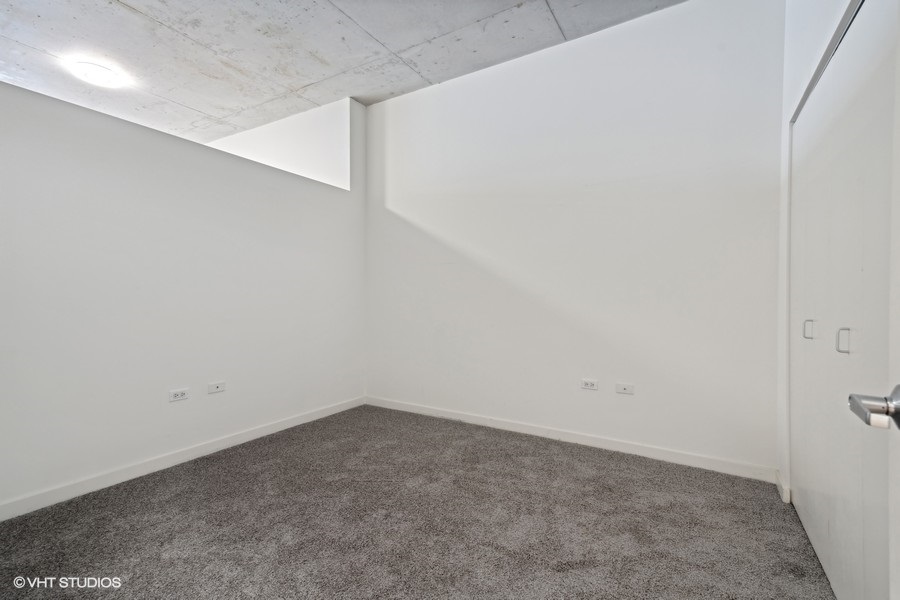 235 West Van Buren Street, Unit 4121 Chicago, IL 60607 - Photo 13 of 25 a view of small space