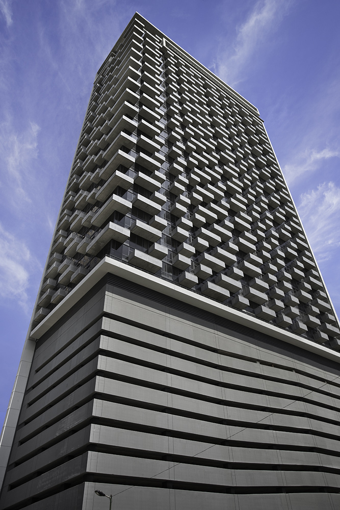 235 West Van Buren Street, Unit 4121 Chicago, IL 60607 - Photo 2 of 25 a front view of a building