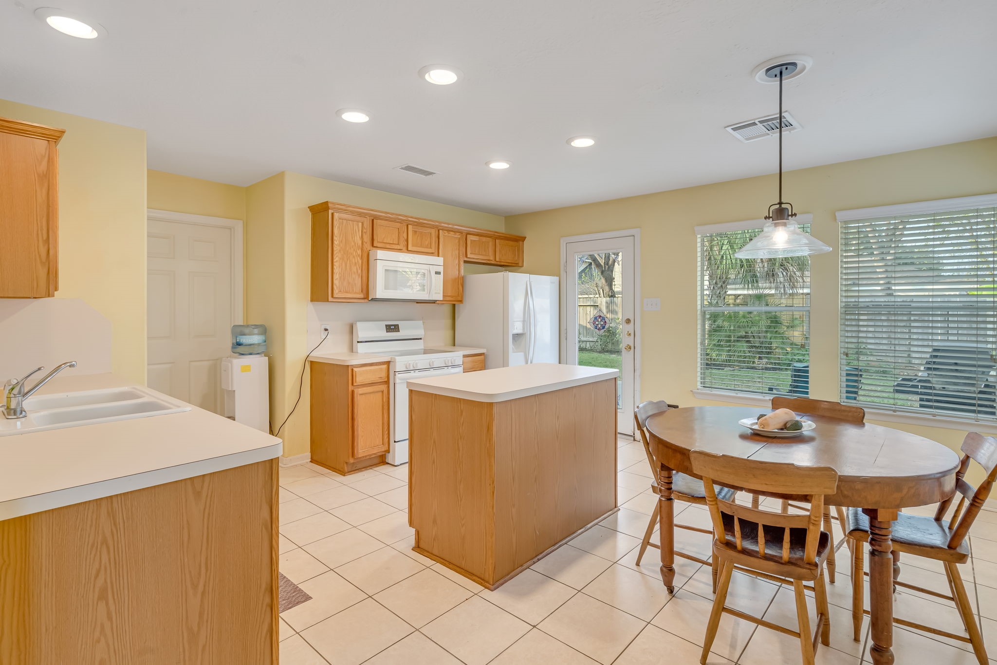 4614 Neches Trail Lane Spring, TX 77388 - Photo 15 of 29 a kitchen that has a table and chairs in it