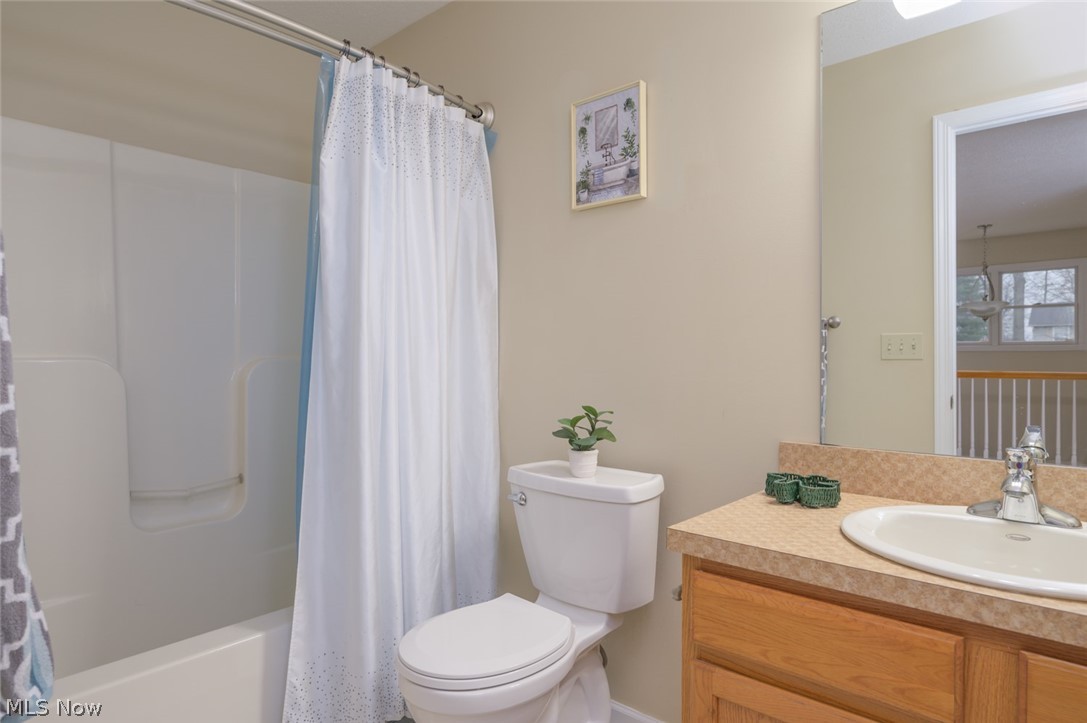 1060 Susan Road Ravenna, OH 44266 - Photo 15 of 25 Full bathroom shower / bathtub combination