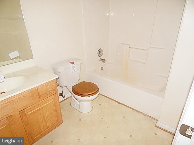 1485 Skinners Turn Road Owings, MD 20736 - Photo 9 of 20 Hallway bathroom