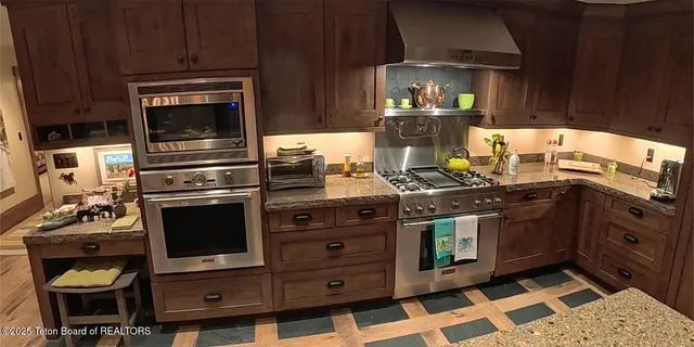 $4,450,000 | 592 Airport Drive, Unit 7, Alpine, WY 83128