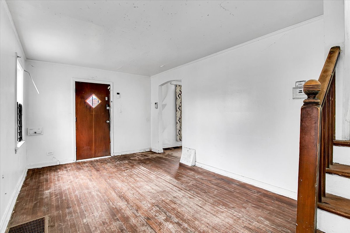 9846 South Calhoun Avenue Chicago, IL 60617 - Photo 5 of 19