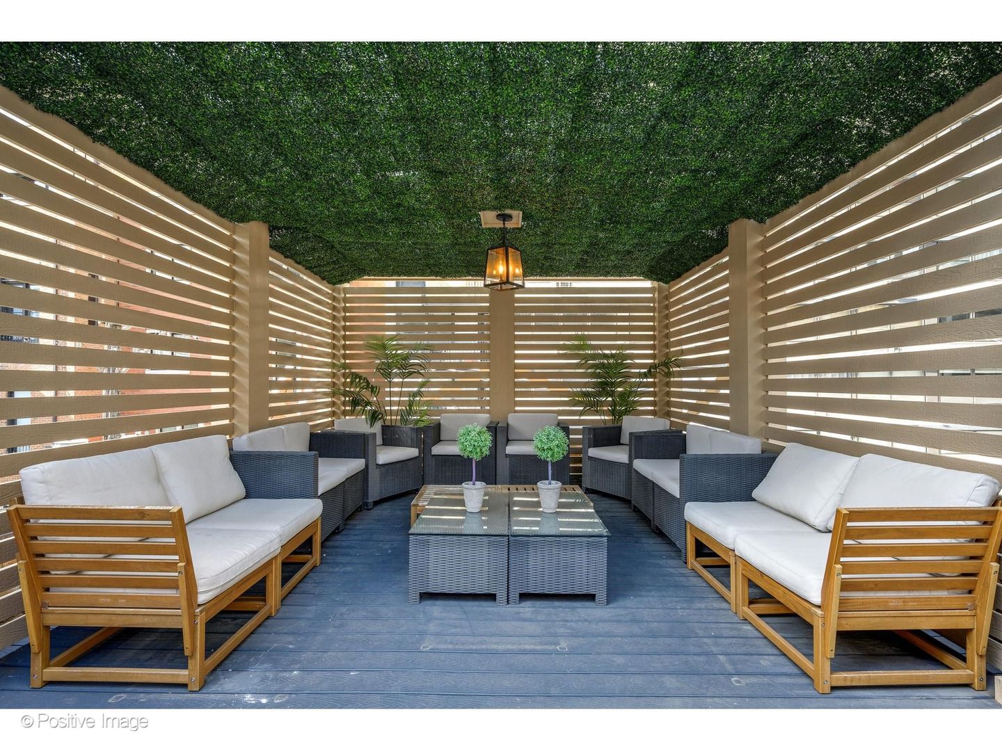 32 East Bellevue Place Chicago, IL 60611 - Photo 38 of 52 a view of a outdoor seating area