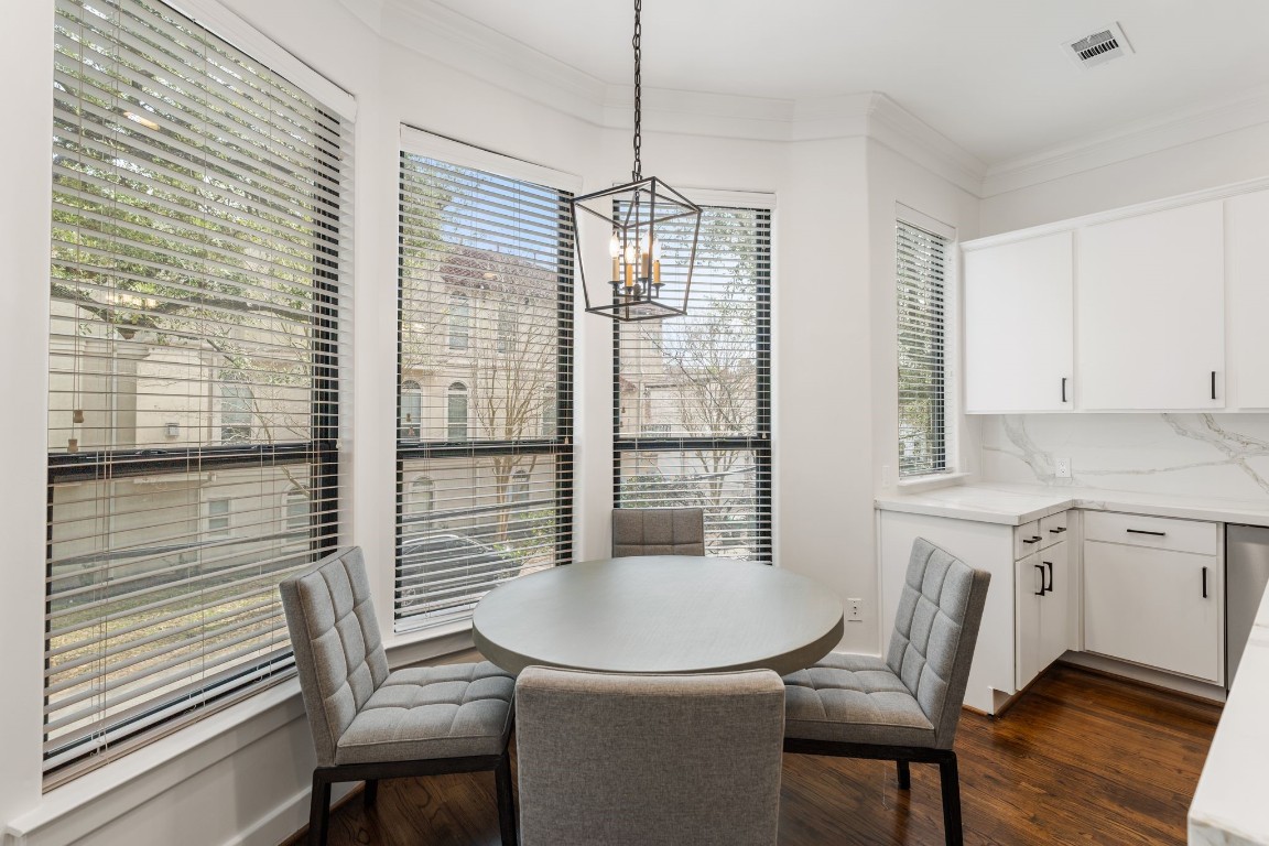 6501 Rodrigo Street Houston, TX 77007 - Photo 13 of 38 The kitchen features a breakfast room.