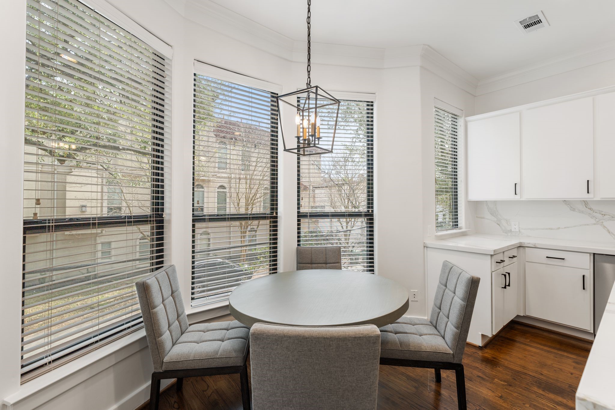 6501 Rodrigo Street Houston, TX 77007 - Photo 13 of 38 The kitchen features a breakfast room.