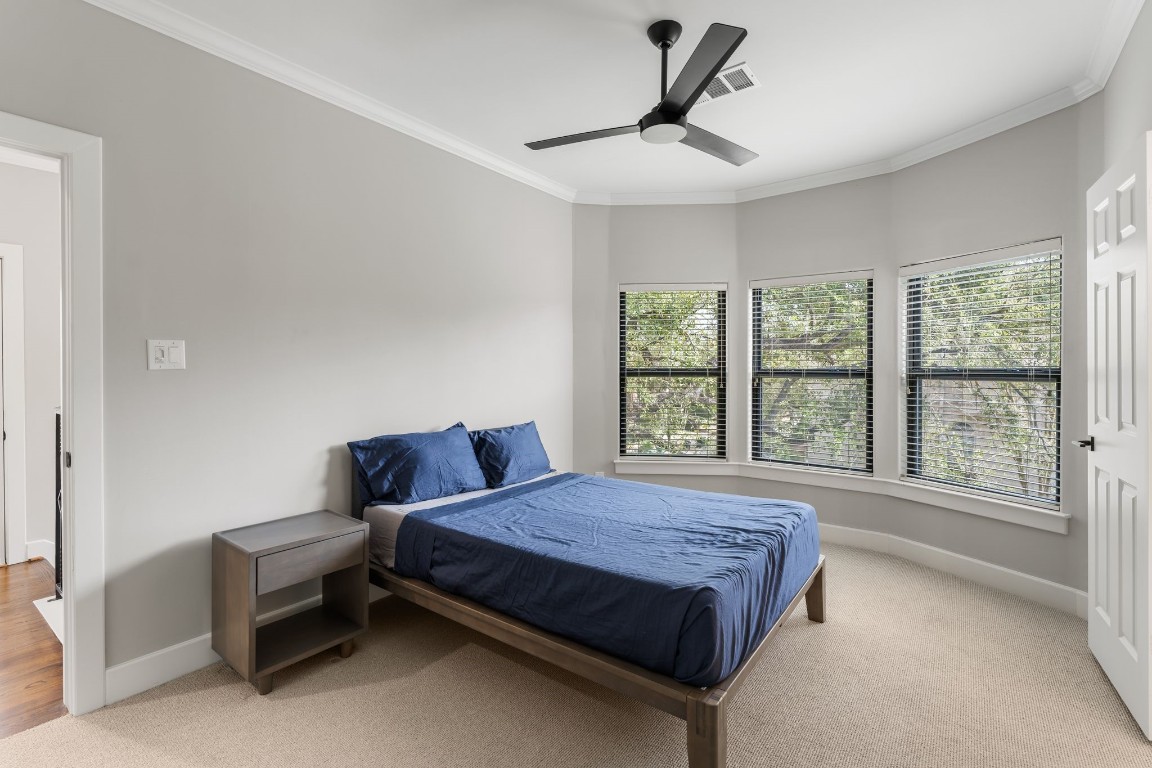 6501 Rodrigo Street Houston, TX 77007 - Photo 24 of 38 Third-floor secondary bedroom with en-suite bathroom.