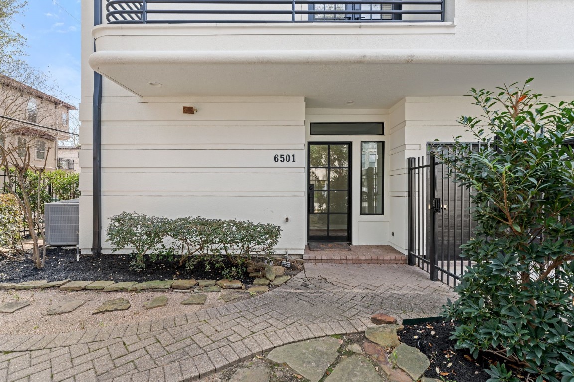 6501 Rodrigo Street Houston, TX 77007 - Photo 3 of 38