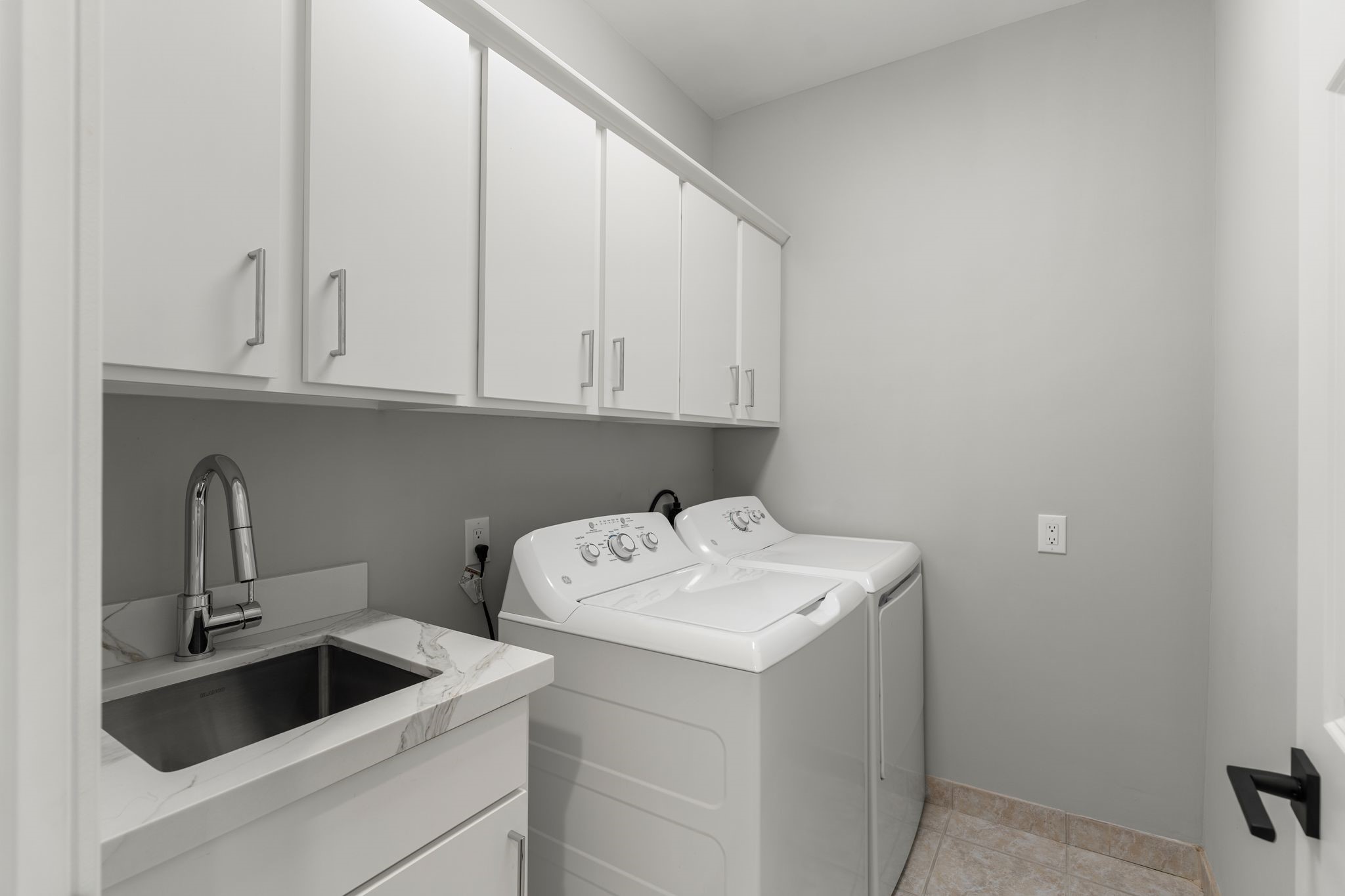 6501 Rodrigo Street Houston, TX 77007 - Photo 32 of 38 The laundry room is located on the third floor.