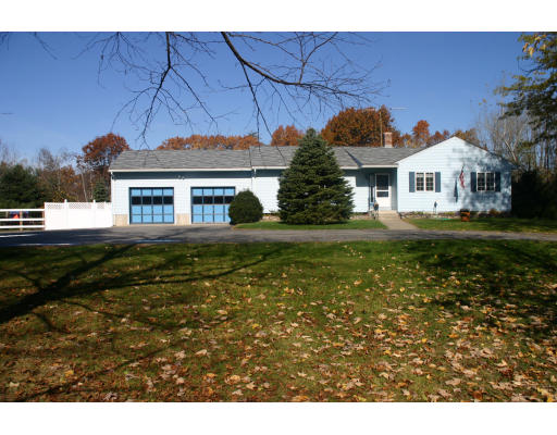 271 South Row Road Townsend, MA 01469 - Photo 1 of 1 a front view of a house with a garden