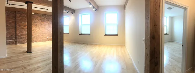 a view of an entryway of the house