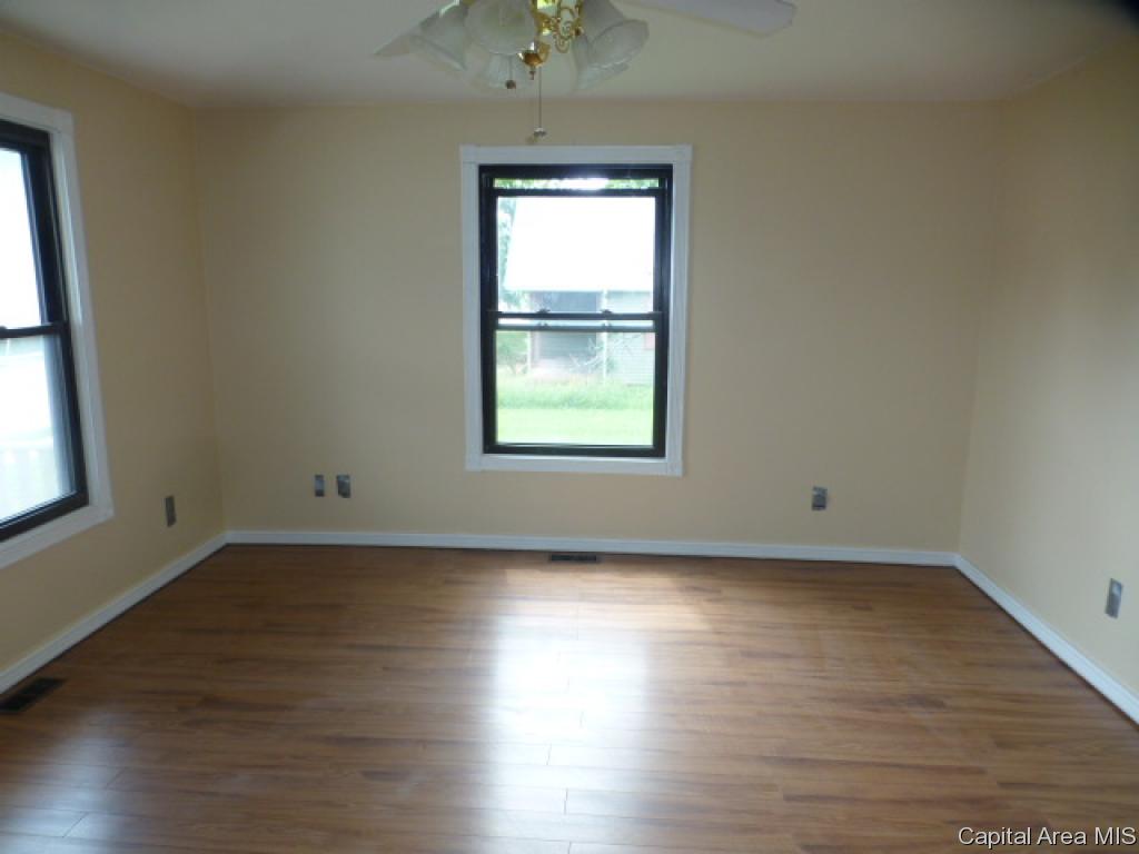 319 South Springfield Street Virden, IL 62690 - Photo 2 of 20 Gallery Image 2