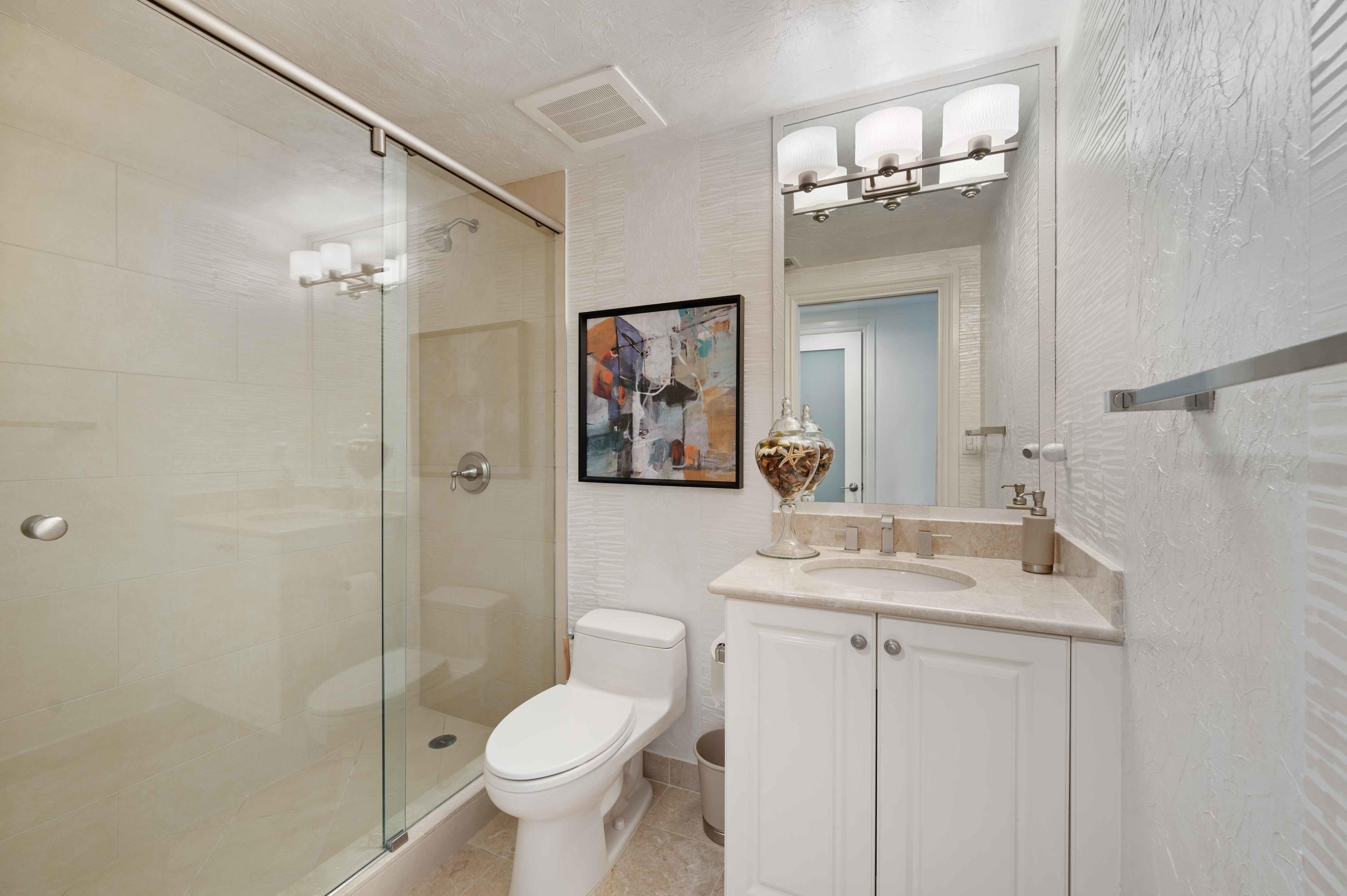 200 East Palmetto Park Road, Unit 614 Boca Raton, FL 33432 - Photo 37 of 54 Full Guest Bath