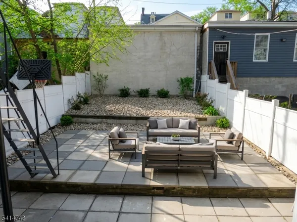 $2,200 | 316 Summer Avenue, Newark, NJ 07104