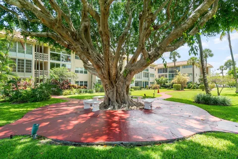 $229,999 | 400 Northeast 20th Street, Unit D101, Boca Raton, FL 33431
