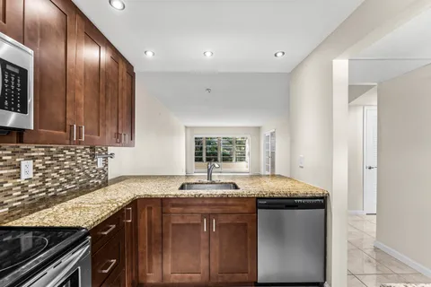 $229,999 | 400 Northeast 20th Street, Unit D101, Boca Raton, FL 33431