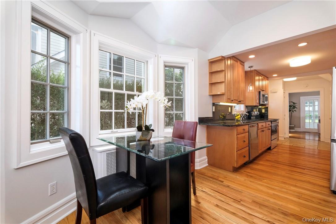 107 Lee Road Scarsdale, NY 10583 - Photo 10 of 31 Kitchen with breakfast area