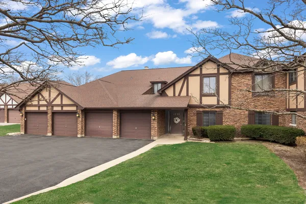 $259,000 | 1755 Plymouth Court, Unit D, Wheaton, IL 60189