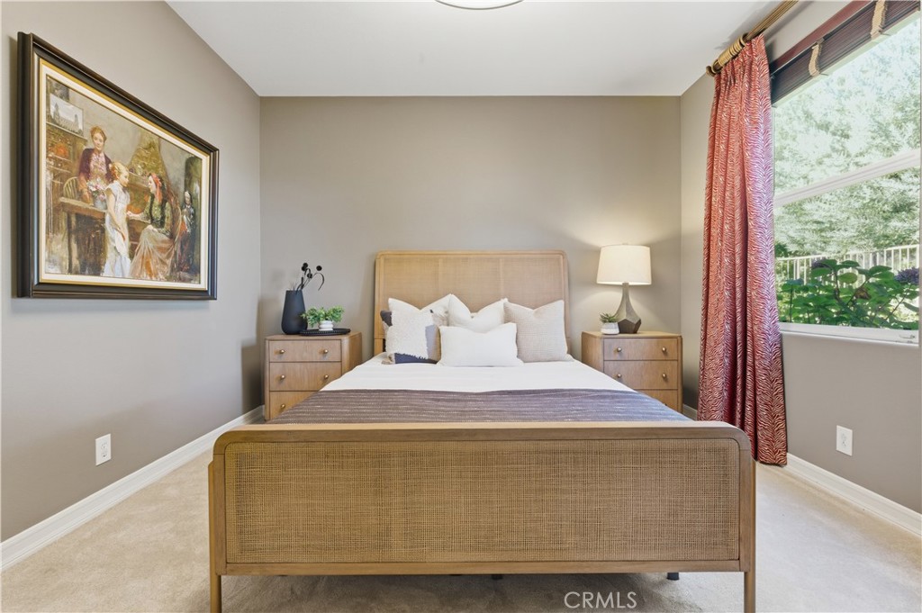 18 Asilomar Road Laguna Niguel, CA 92677 - Photo 44 of 75 Main Level suite with full bath and walk-in closet. Ideal for guests or multi-generational living.