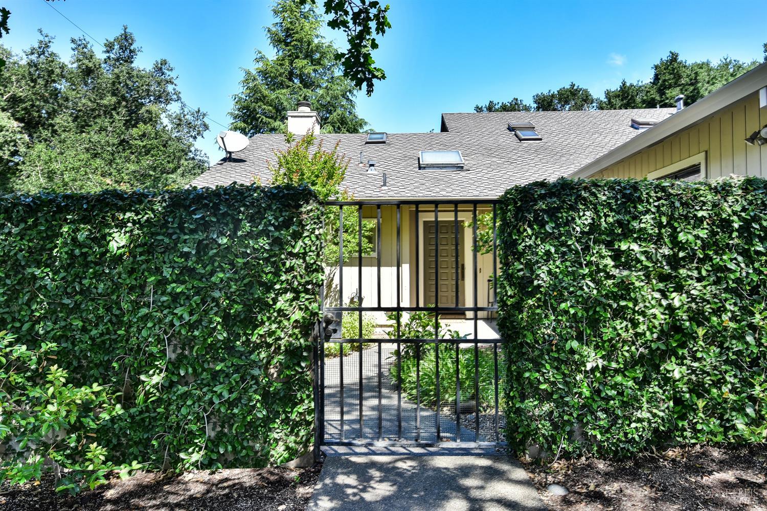 285 East Agua Caliente Road Sonoma, CA 95476 - Photo 2 of 33