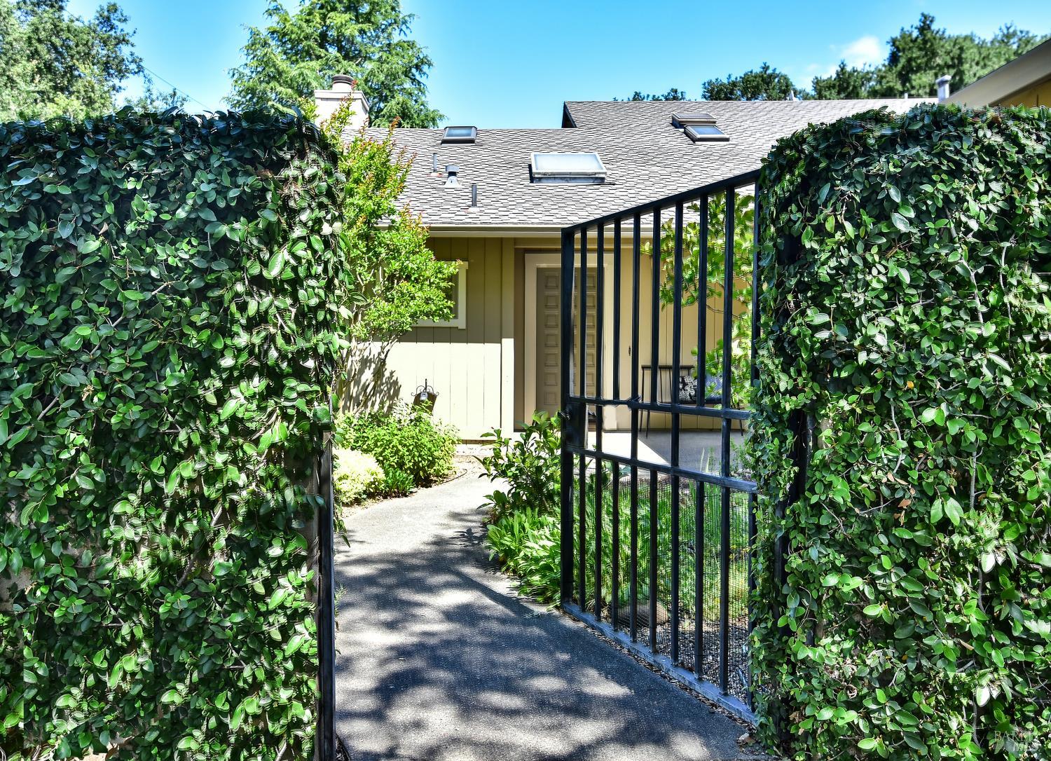 285 East Agua Caliente Road Sonoma, CA 95476 - Photo 3 of 33