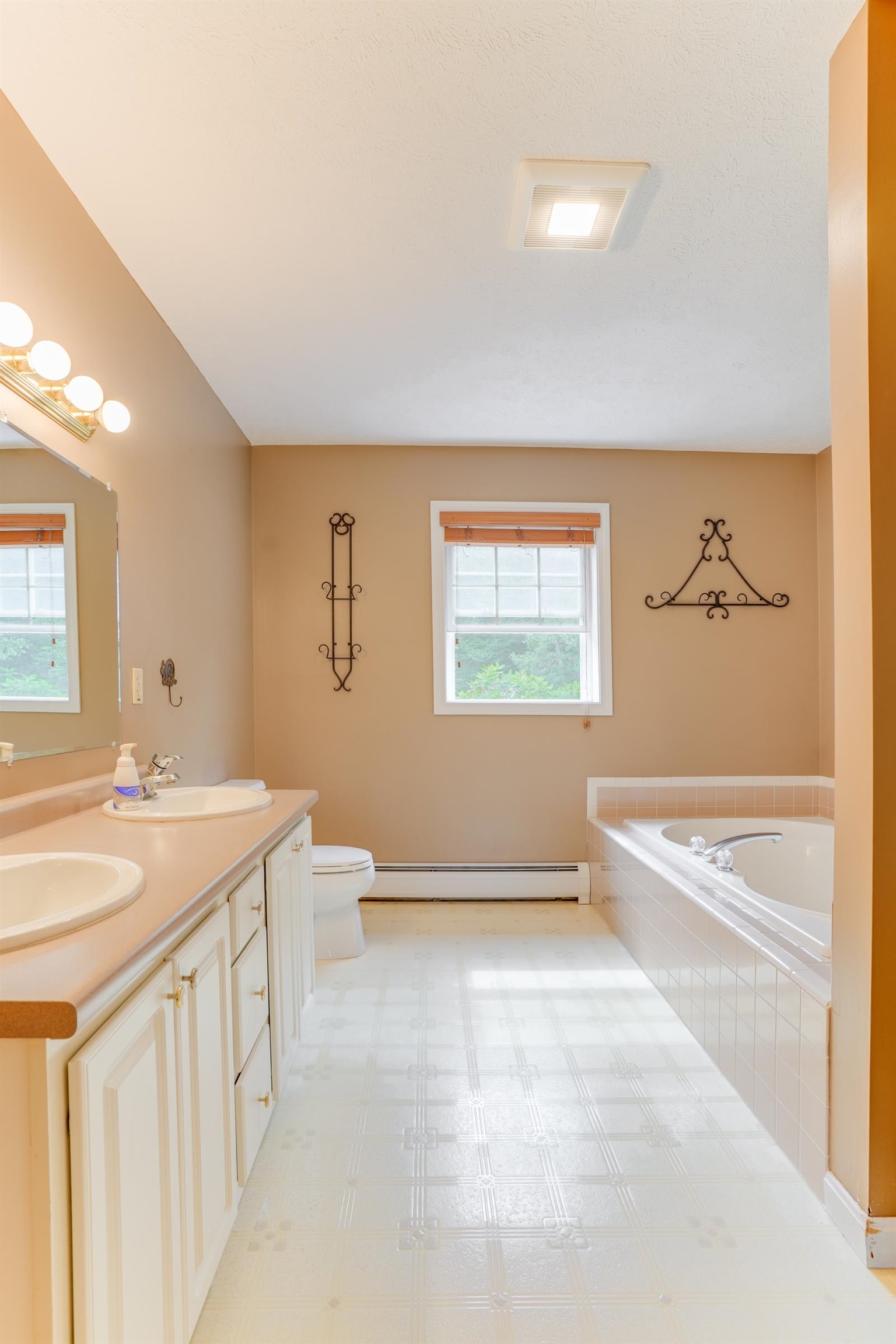 372 Lake Road Milton, VT 05468 - Photo 20 of 37