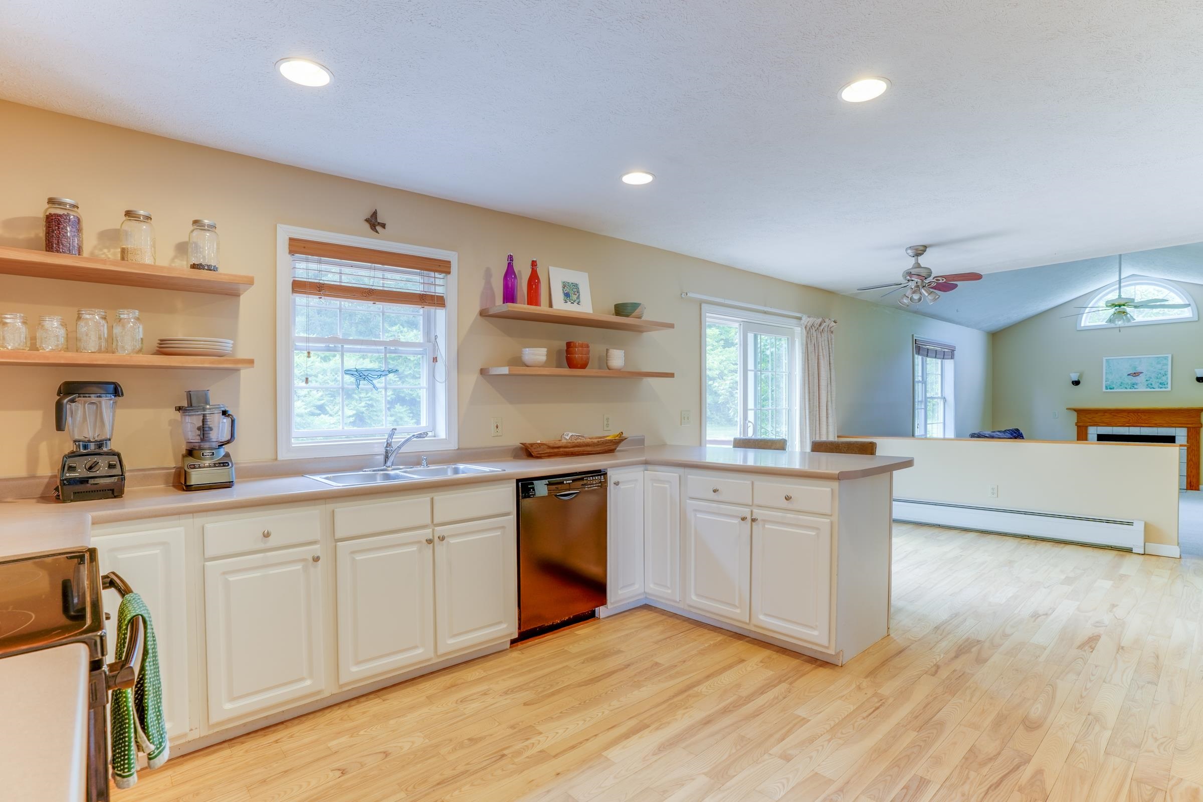 372 Lake Road Milton, VT 05468 - Photo 10 of 37