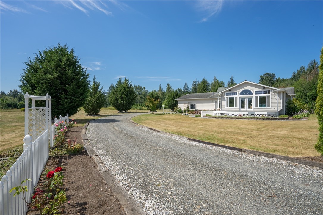 613 East Axton Road Bellingham, WA 98226 - Photo 2 of 24