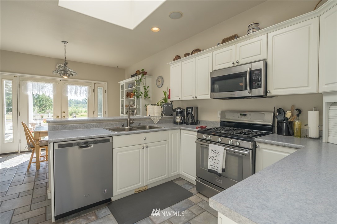 613 East Axton Road Bellingham, WA 98226 - Photo 7 of 24