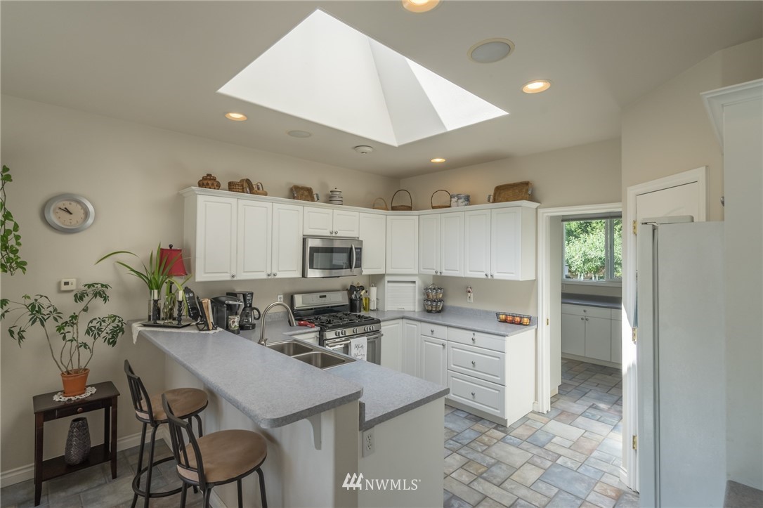 613 East Axton Road Bellingham, WA 98226 - Photo 8 of 24