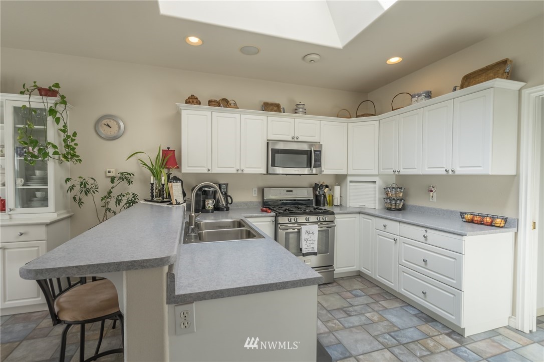 613 East Axton Road Bellingham, WA 98226 - Photo 9 of 24