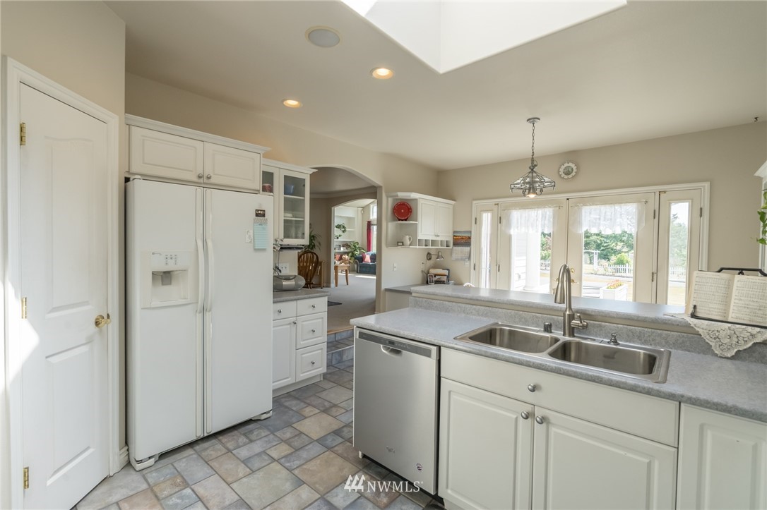 613 East Axton Road Bellingham, WA 98226 - Photo 10 of 24