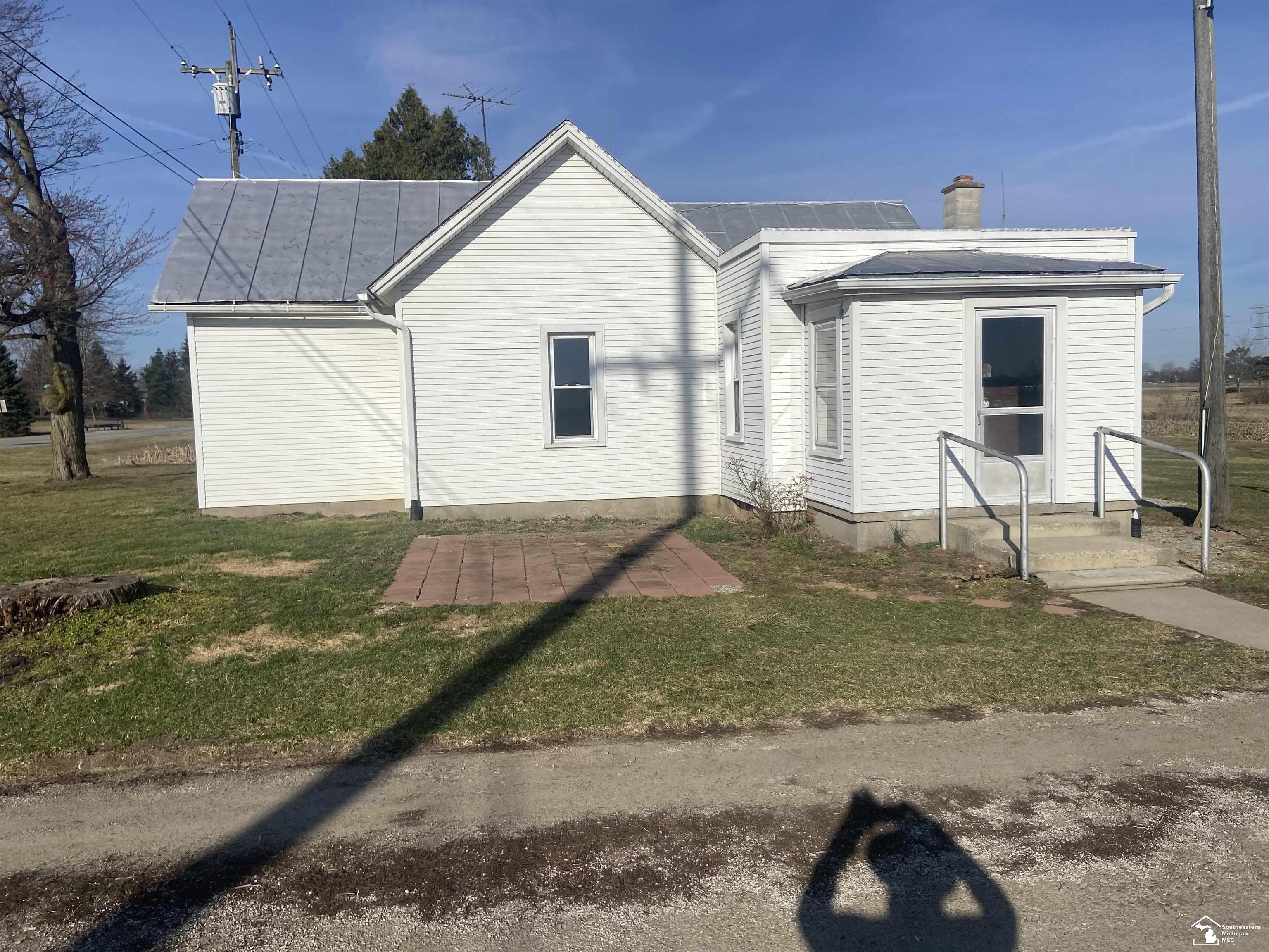 2438 West Sigler Road Carleton, MI 48117 - Photo 6 of 15