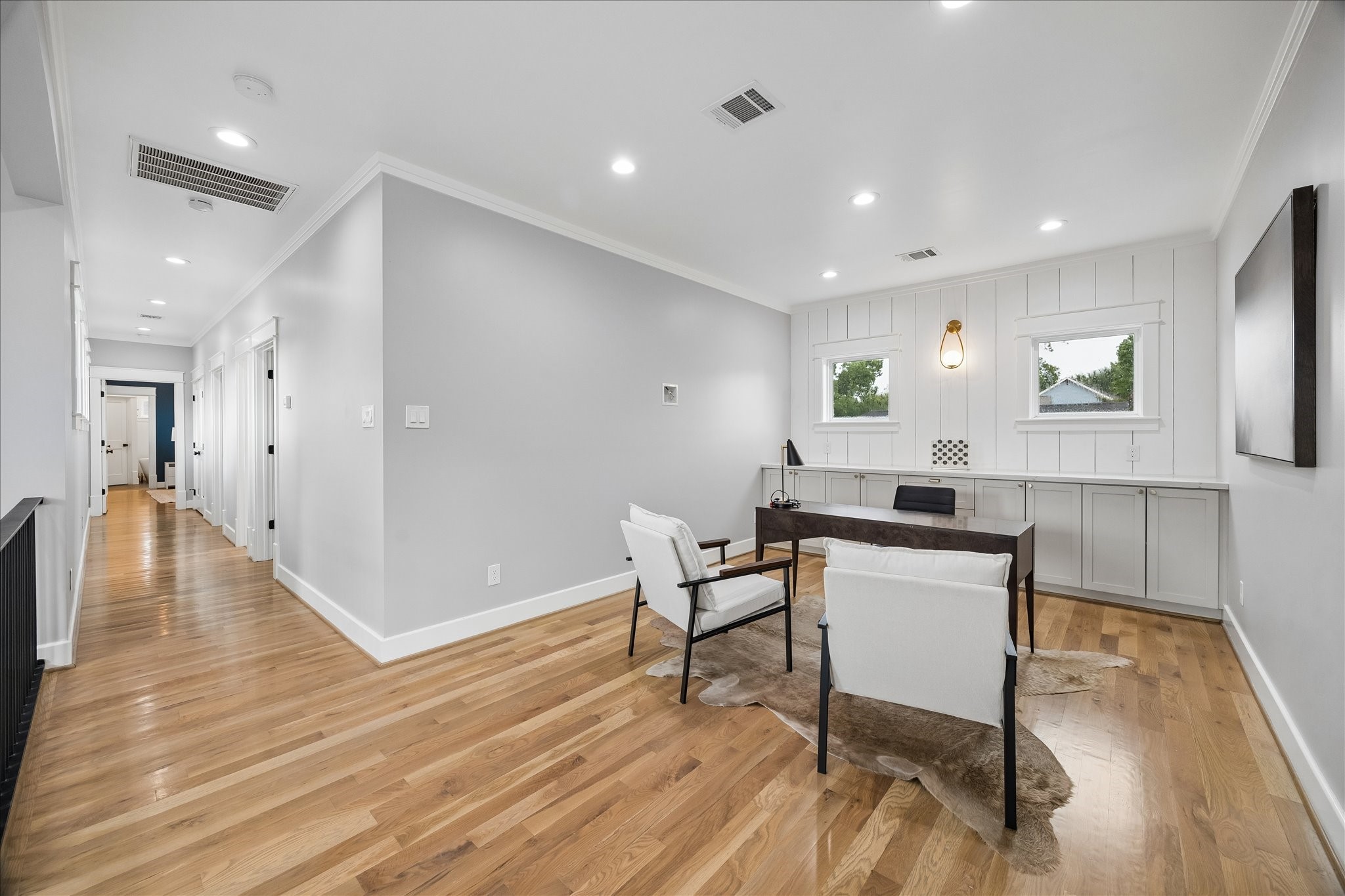 1205 Temple Street Houston, TX 77009 - Photo 18 of 33 A spacious second-floor landing space easily adapts to your lifestyle—ideal in its flexibility as a private home office, guest suite, playroom, or additional living area.