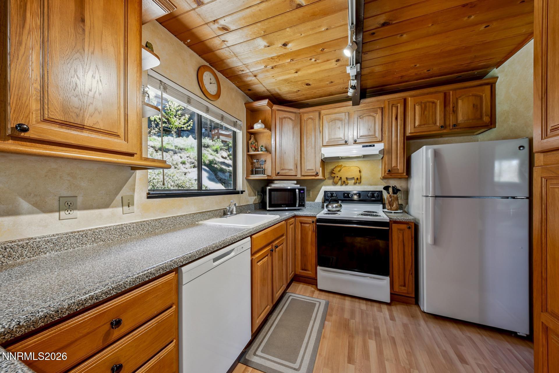 233 South Benjamin Drive Stateline, NV 89449 - Photo 37 of 51 a35