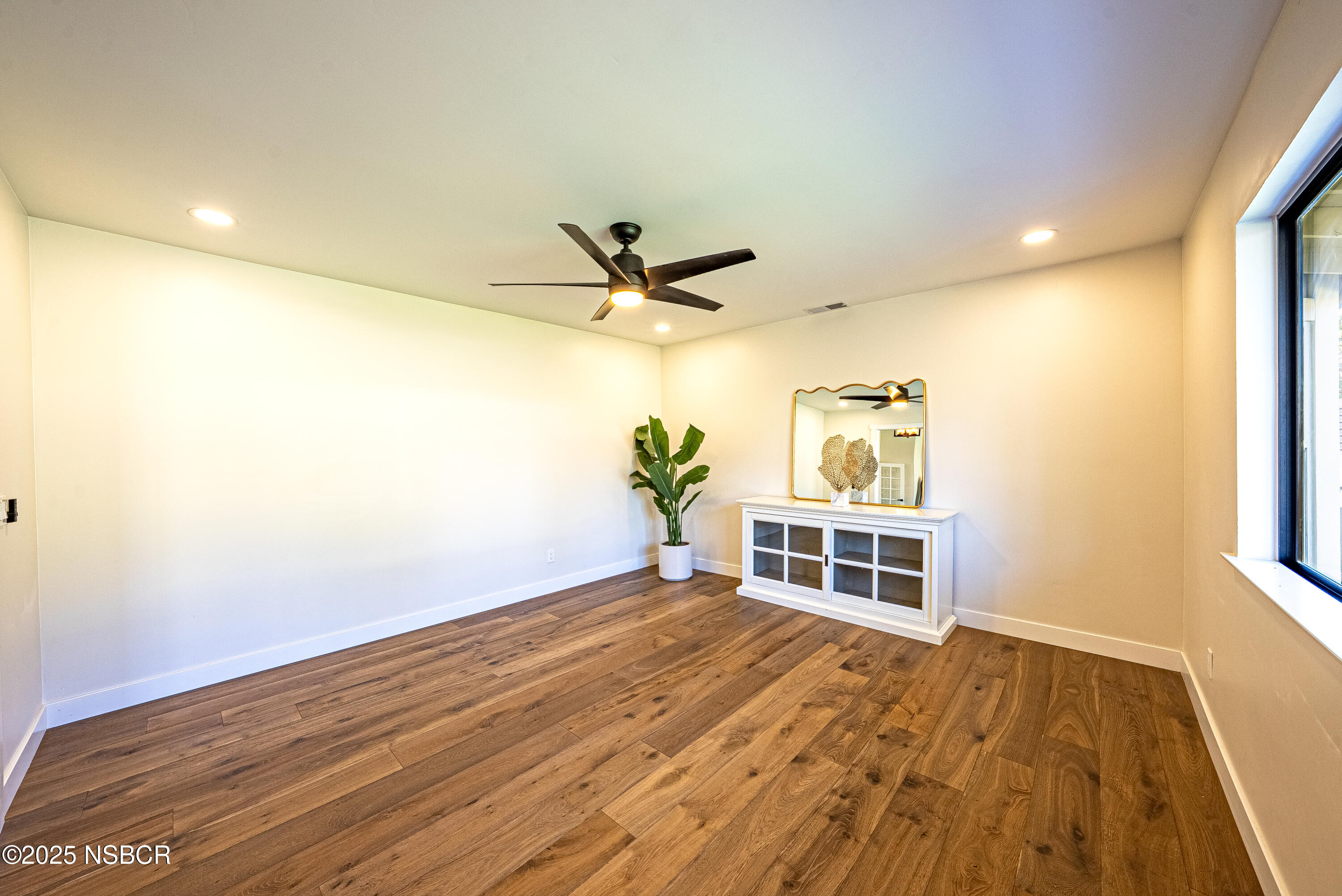 10095 San Marcos Road Atascadero, CA 93422 - Photo 21 of 58 a view of a livingroom with a workspace