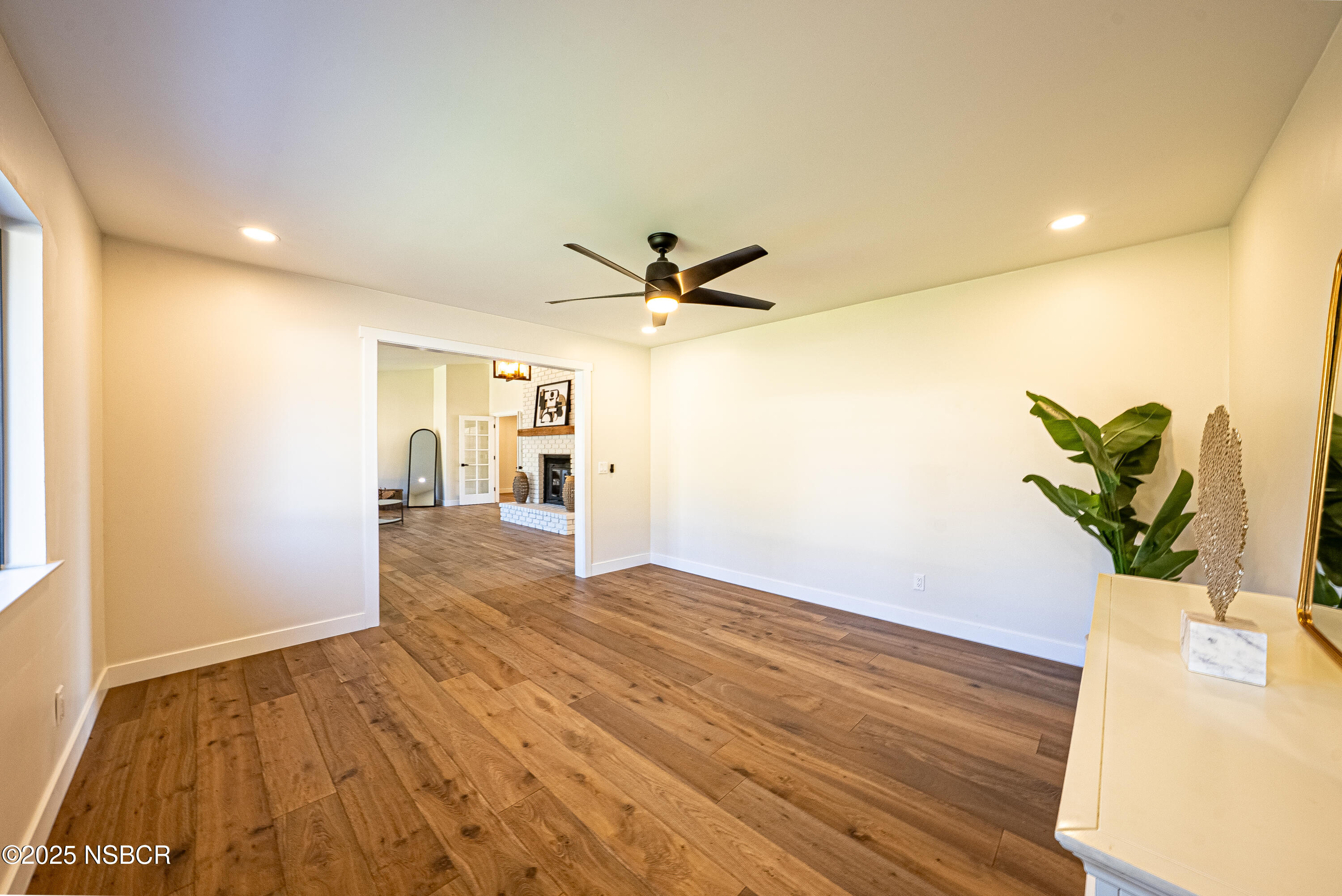 10095 San Marcos Road Atascadero, CA 93422 - Photo 22 of 58 a view of a livingroom with wooden floor
