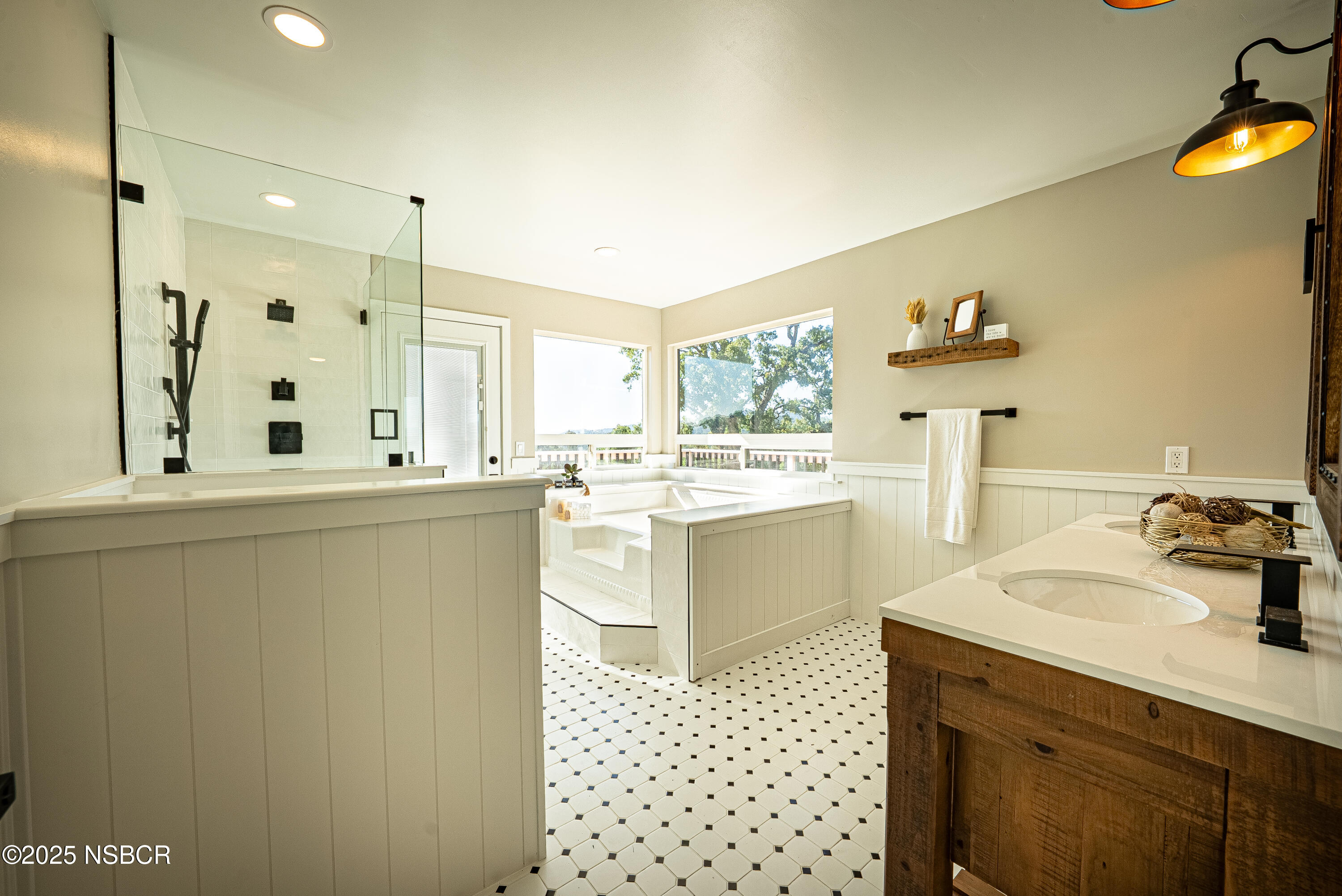 10095 San Marcos Road Atascadero, CA 93422 - Photo 41 of 58 a large bathroom with a sink a mirror and a bathtub