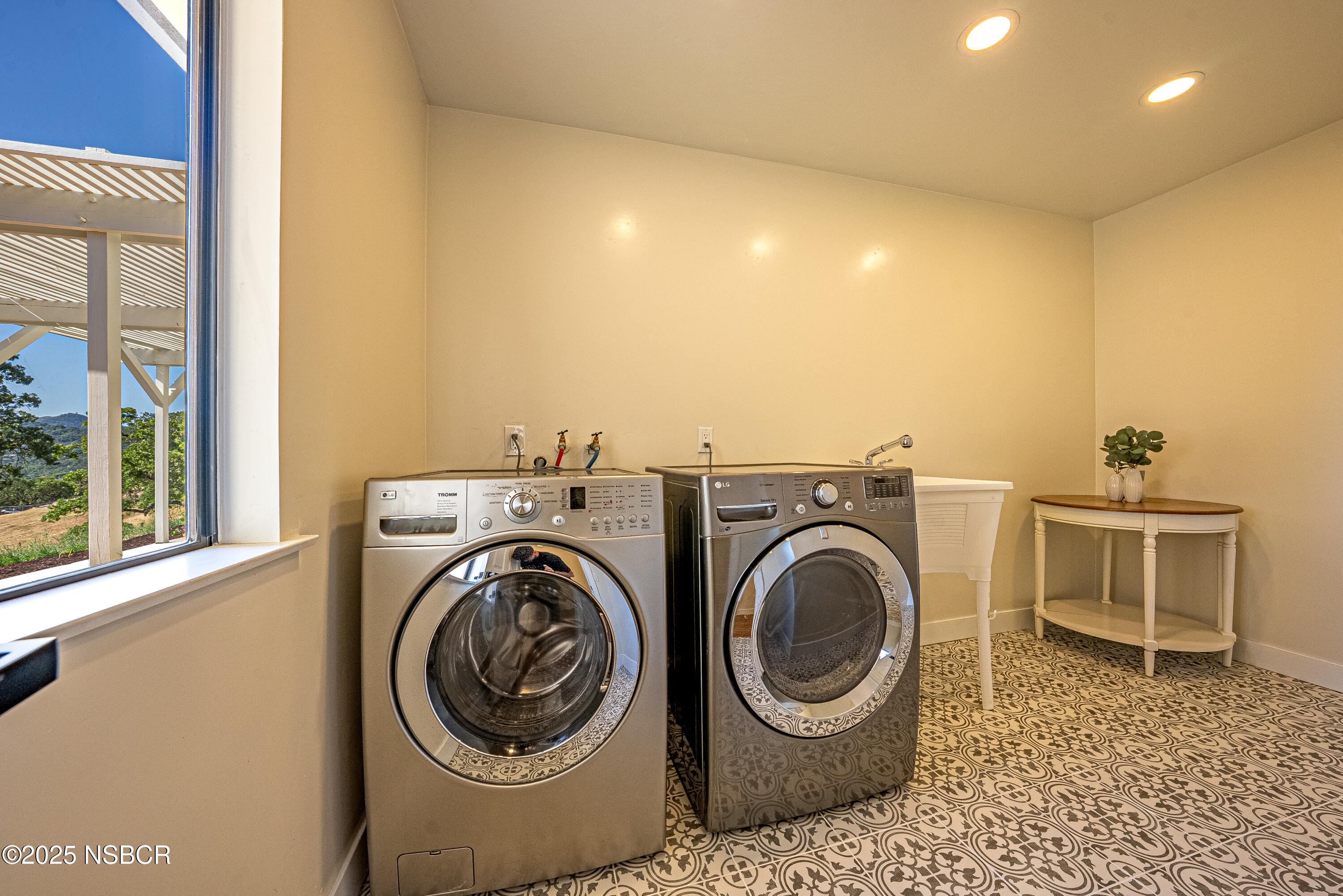 10095 San Marcos Road Atascadero, CA 93422 - Photo 58 of 58 a utility room with dryer and washer