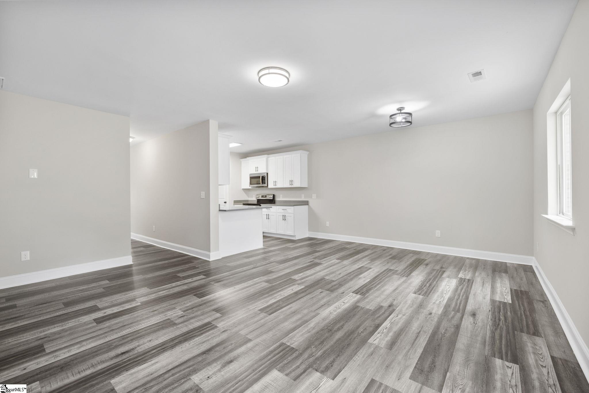 624 Tanner Road Taylors, SC 29687 - Photo 7 of 29 Gallery Image 7